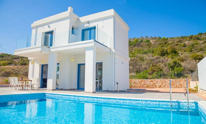 Skala Villa | Villa Seahorse: Large Private Pool, Walk to Beach, Sea Views, A/C, WiFi