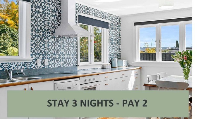 Taupo House | Walk to the Lake & Town *No Service Fee*