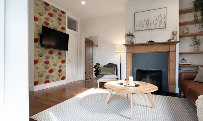 South Launceston House | Walter Cottage: As Cosy as it is Convenient