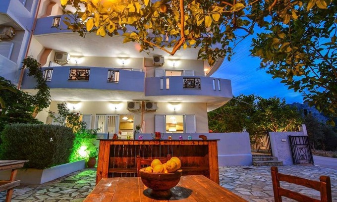 Xylokastro-Evrostina Apartment | White Villa