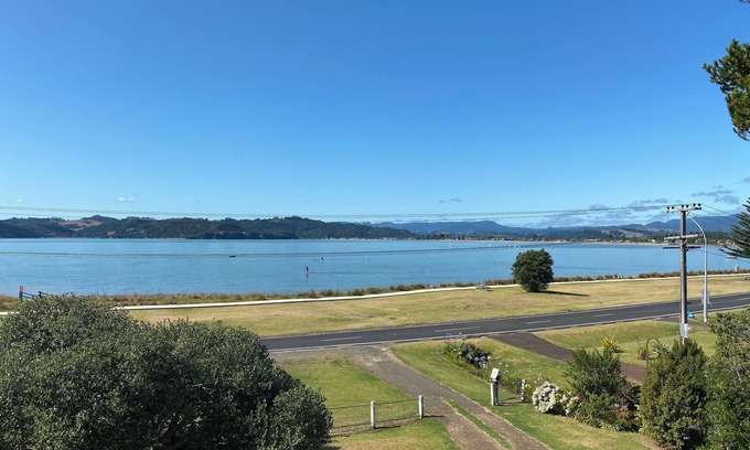 Whitianga House | Whitianga Beachfront, with extensive views across Mercury Bay.
