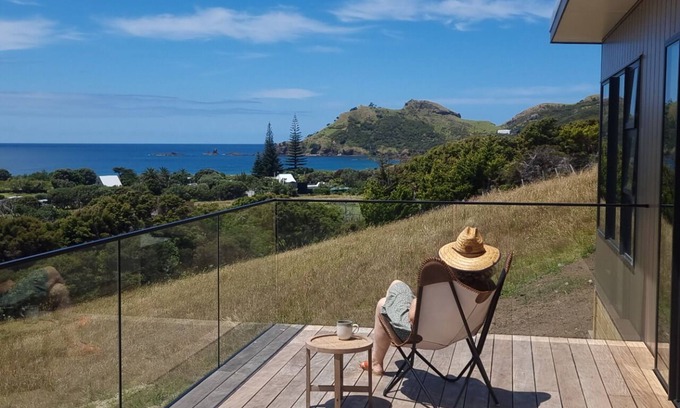 Tryphena House | XSPOT Medlands - new 2 bed 2 bath pad - ocean views - 5 min. stroll to the beach