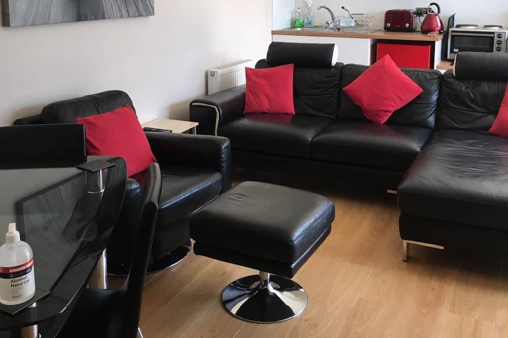 Montrose House | Ivy Cottage : golf, fishing, walks, beach nearby Show calendar