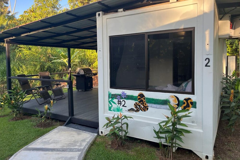 Roble Cabin | 2 Snake-Serpiente Invictus Jungle Villa 2 Queen