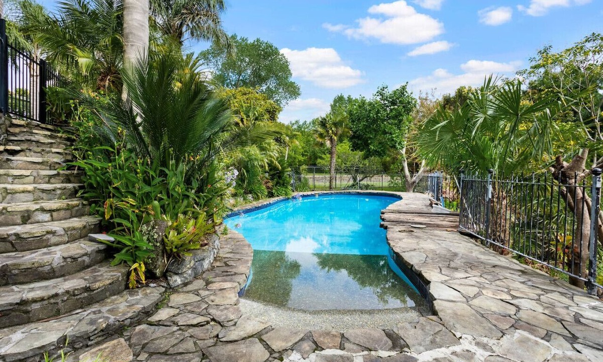 Whitford House | Countryside Zen Estate with Sea views and Pool