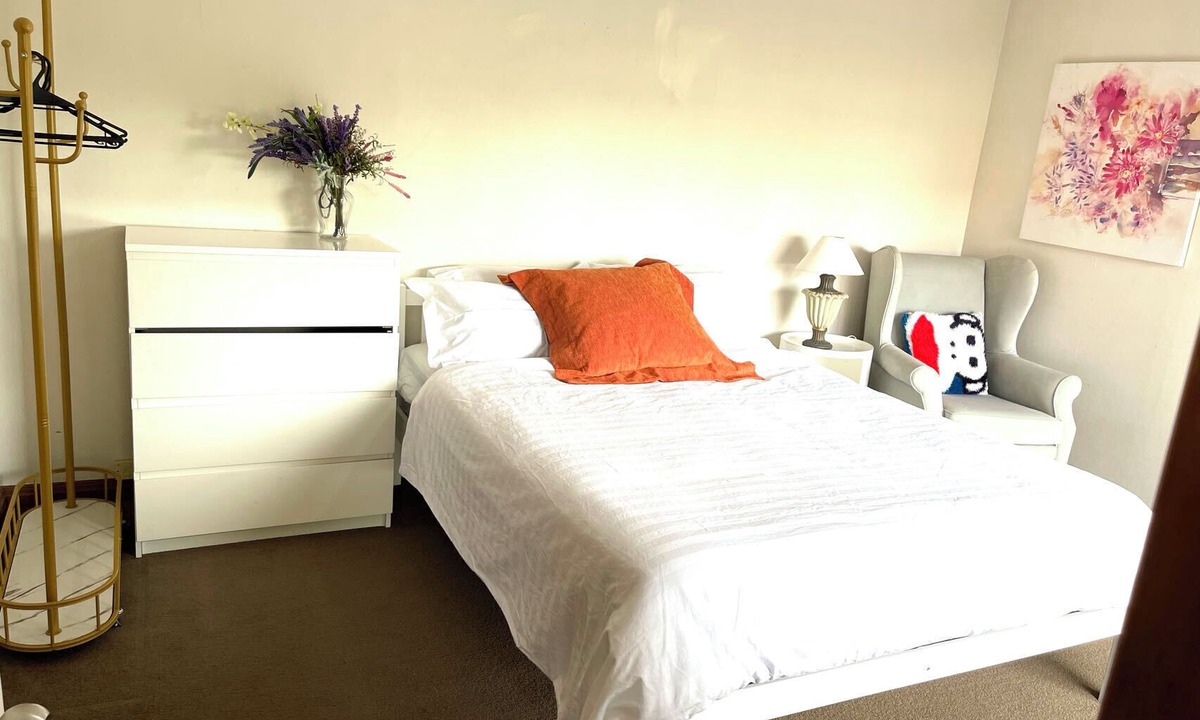 West Harbour House | Harbour & Sky View rooms, easily accessible to the Auckland CBD