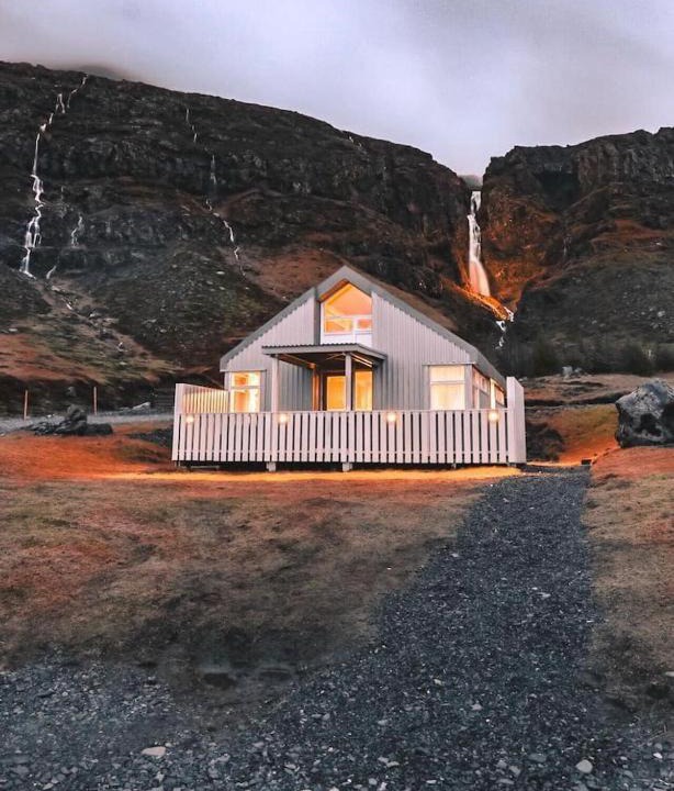 Hofn Ski Chalet | Old Cottages
