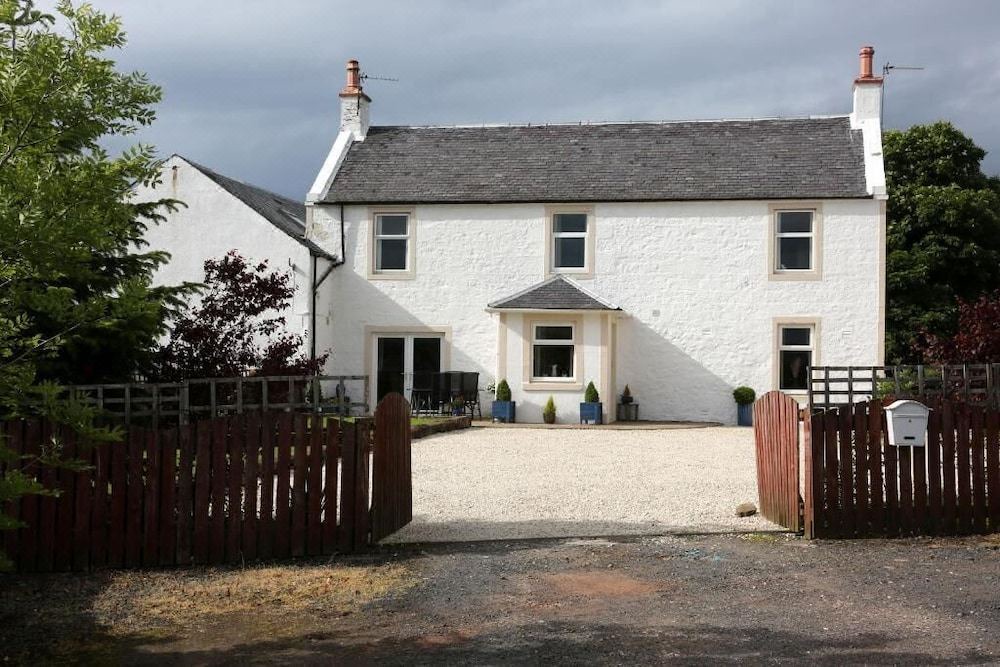 Photo of Buildings in Mauchline