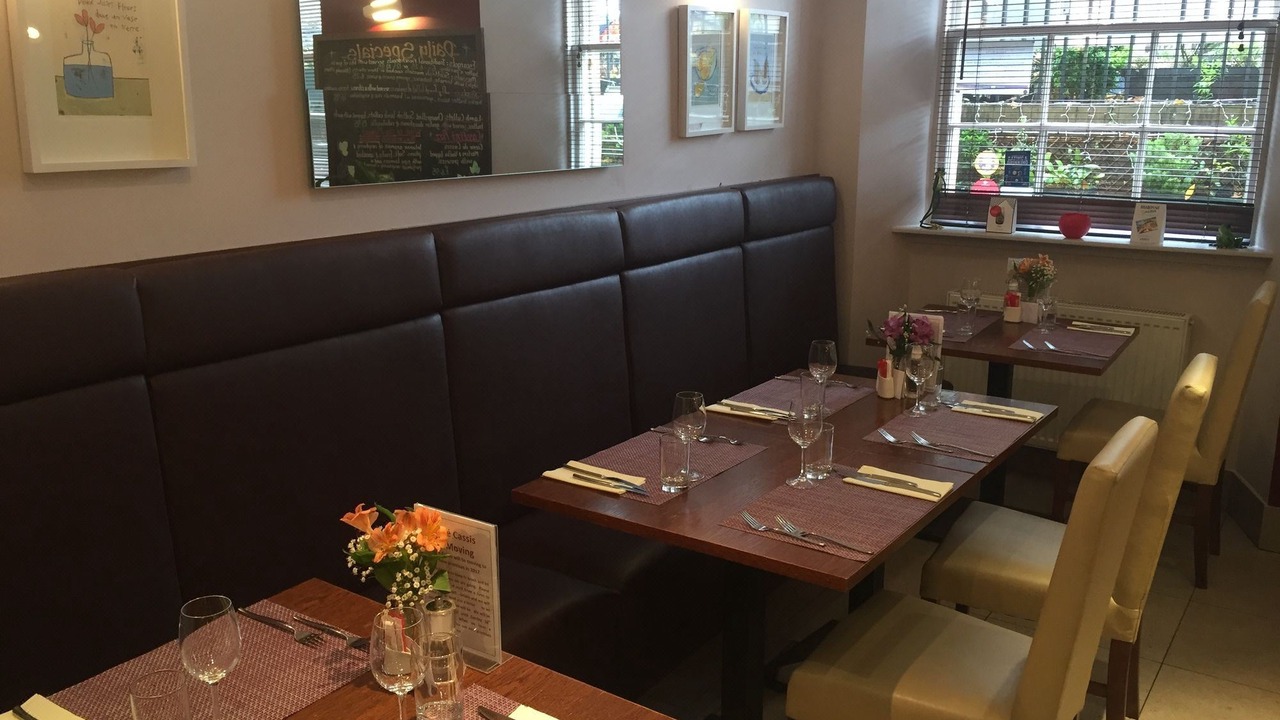 Photo of Livingroom in Newington