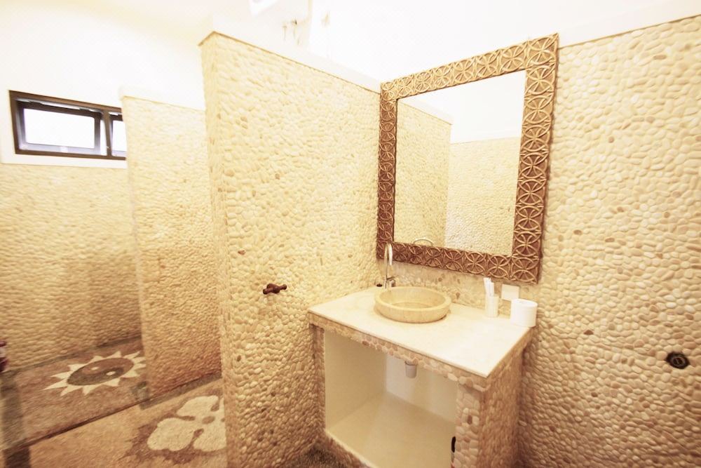 Photo of Bathroom in Bondalem