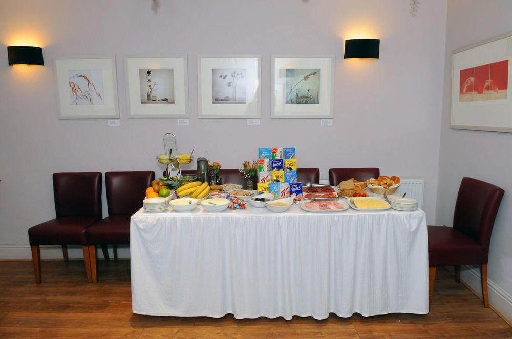 Photo of Livingroom in Newington