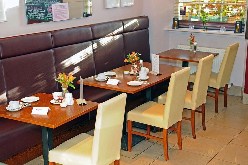 Photo of Livingroom in Newington