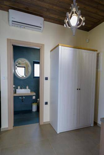 Photo of Bathroom in Monodendri