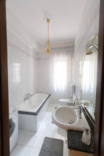 Photo of Bathroom in Favara