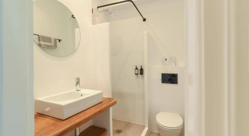 Photo of Bathroom in Parasporos