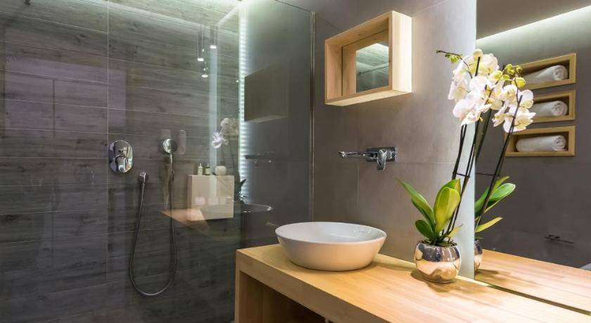 Photo of Bathroom in Neromilos