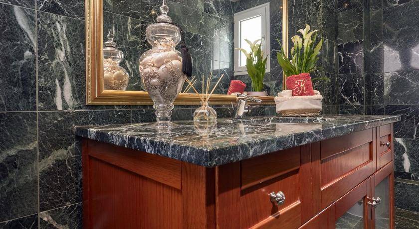Photo of Bathroom in Akrotiri