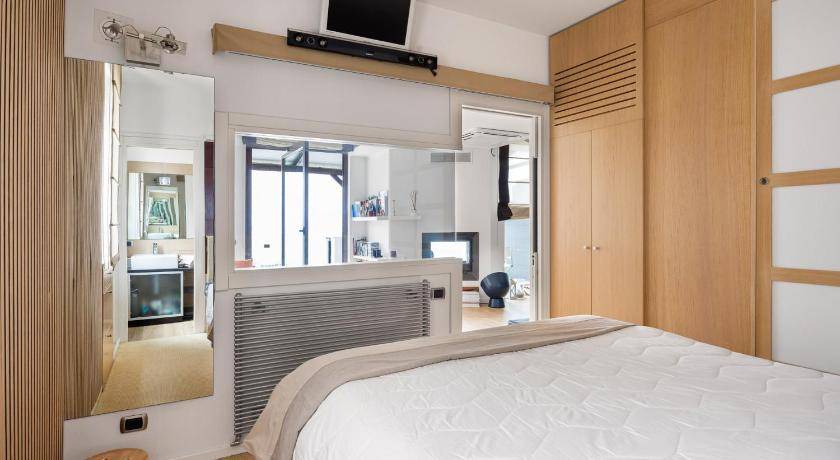 Photo of Others in Addaura