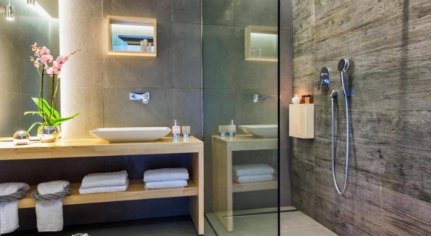 Photo of Bathroom in Neromilos