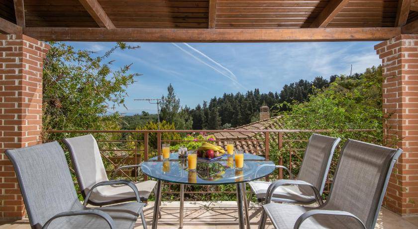 Photo of Patio Balcony in Tragaki
