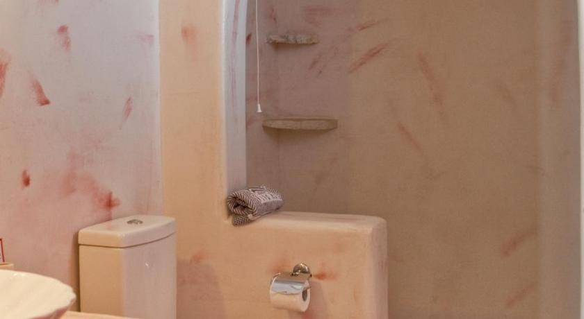 Photo of Bathroom in Foinikounta