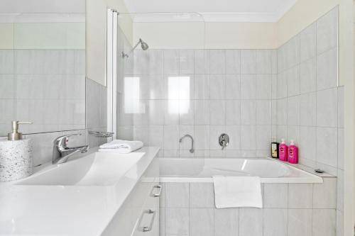 Photo of Bathroom in Ravenswood