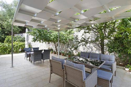 Photo of Patio Balcony in Pondi