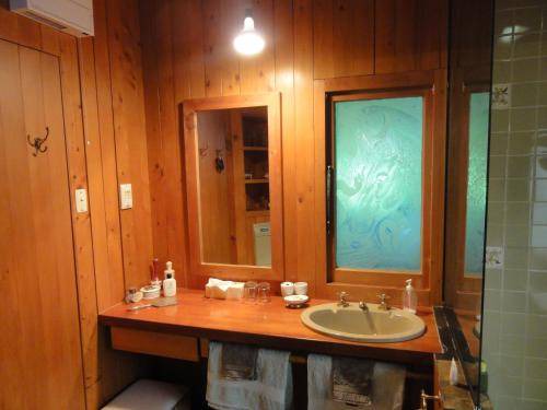 Photo of Bathroom in Rangiwahia