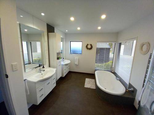 Photo of Bathroom in Tamahere