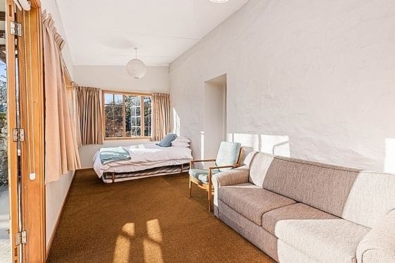 Photo of Livingroom in Albert Town