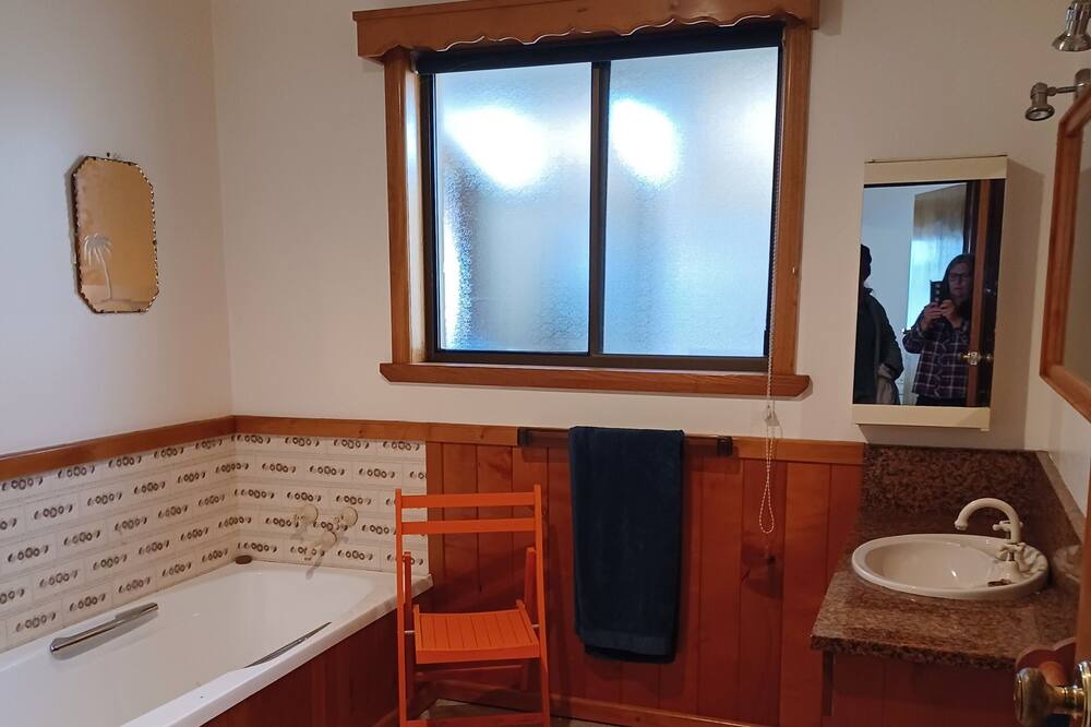 Photo of Bathroom in Mole Creek
