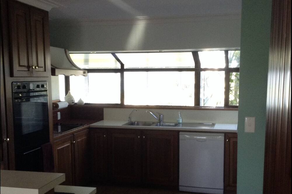 Photo of Kitchen in Tamaterau