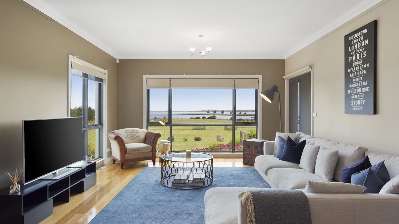 Photo of Livingroom in Clarence Point