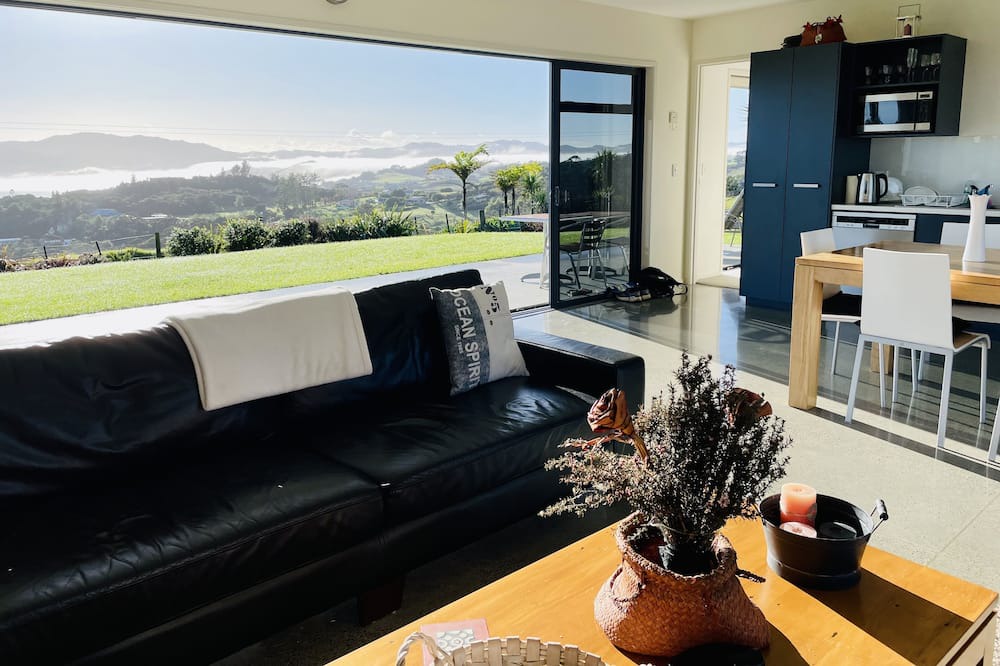 Photo of Livingroom in Cable Bay