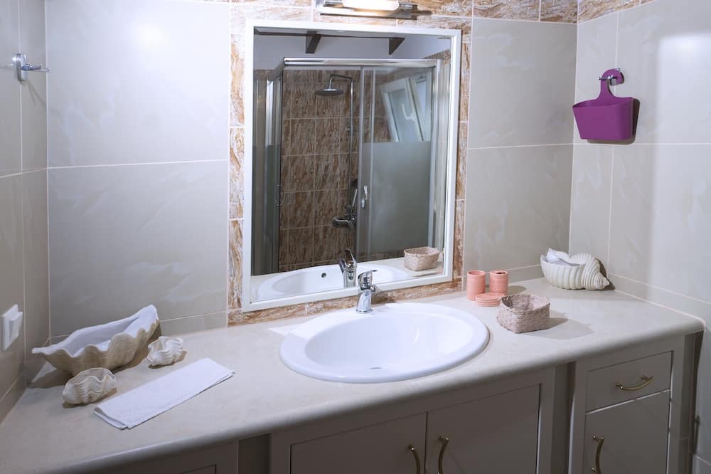 Photo of Bathroom in Magoulades
