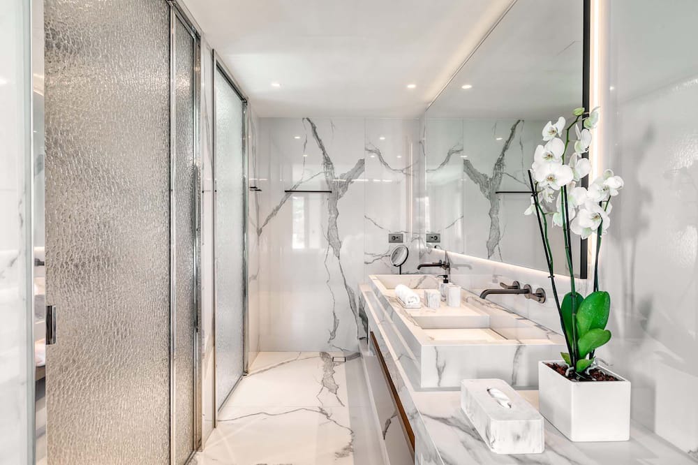 Photo of Bathroom in Paraga