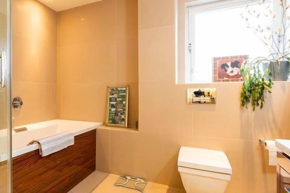 Photo of Others in Glasgow