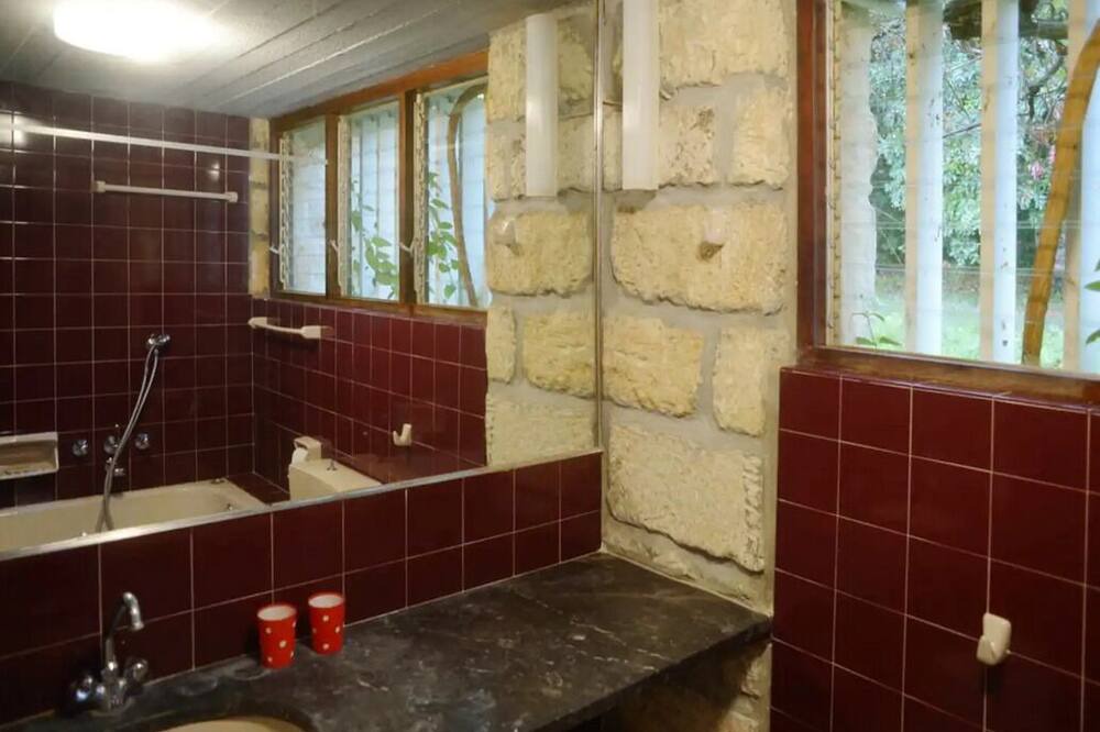 Photo of Bathroom in Lourdata