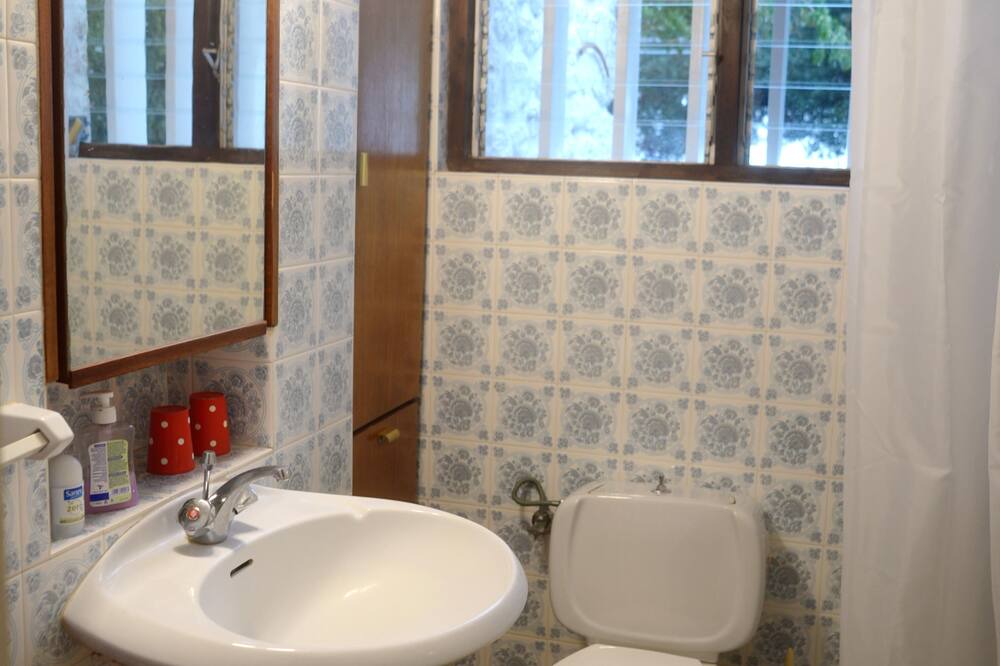 Photo of Bathroom in Lourdata