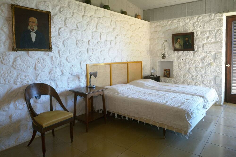 Photo of Bedroom in Lourdata