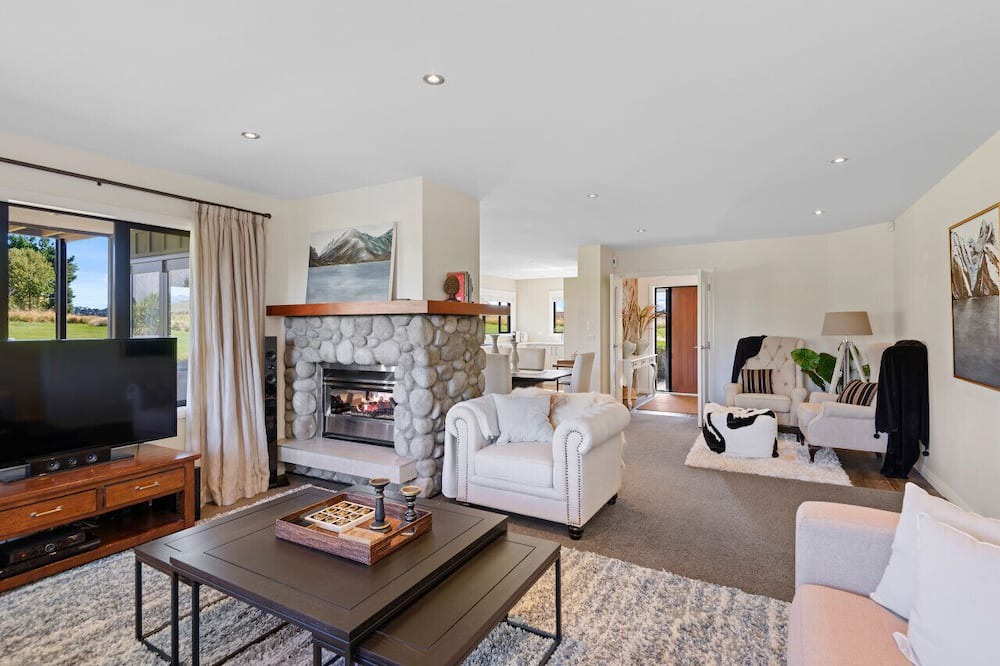 Photo of Livingroom in Windwhistle