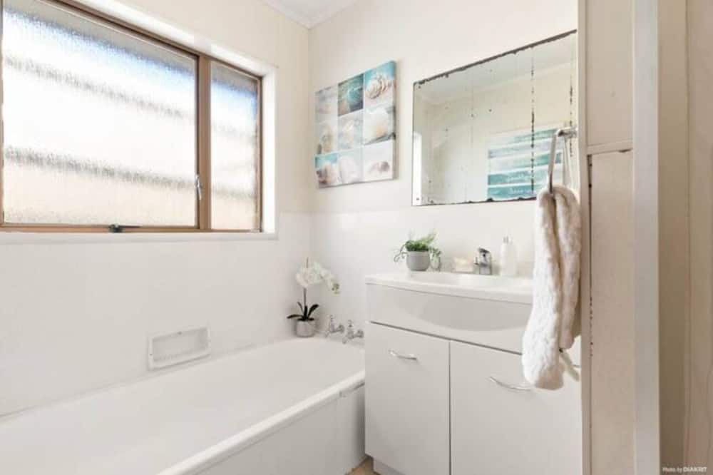 Photo of Bathroom in Pukekohe