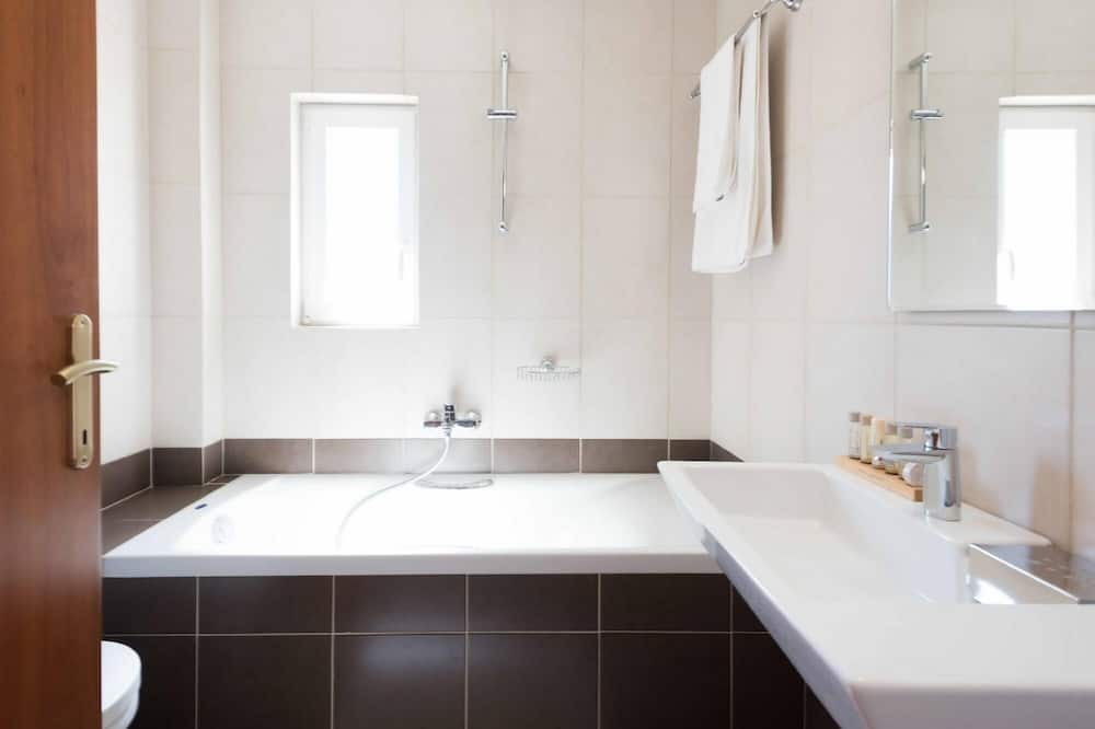 Photo of Bathroom in Adele