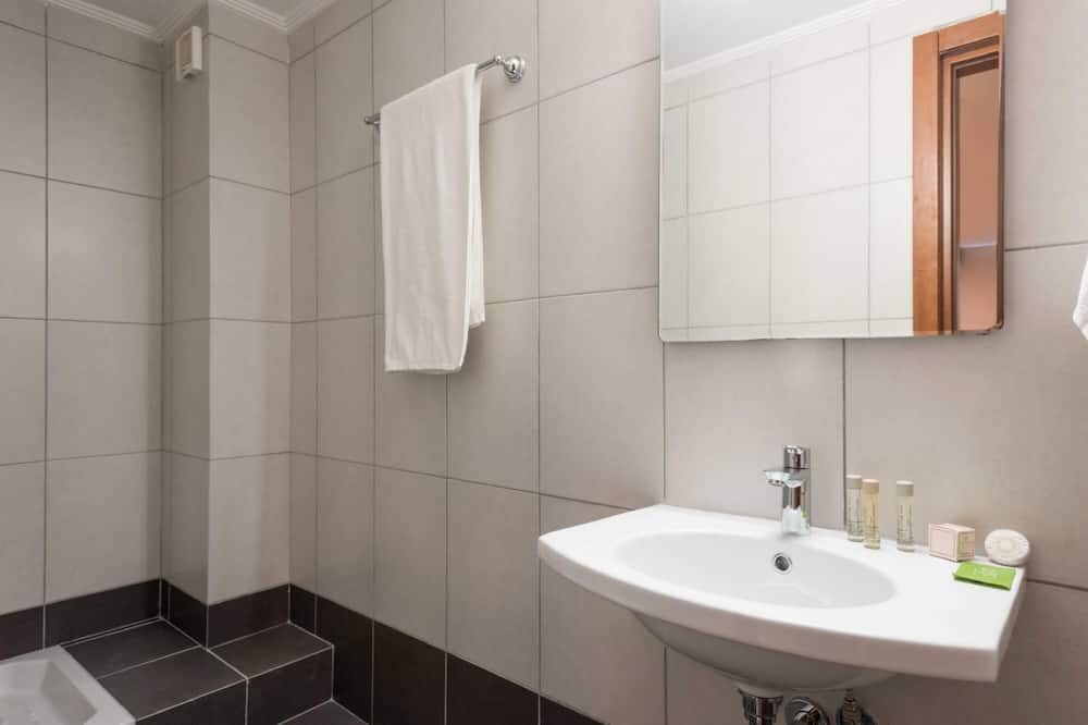 Photo of Bathroom in Adele