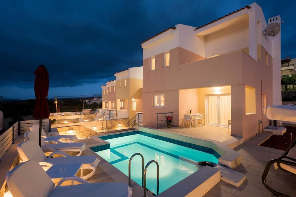 Photo of Outdoor in Adele