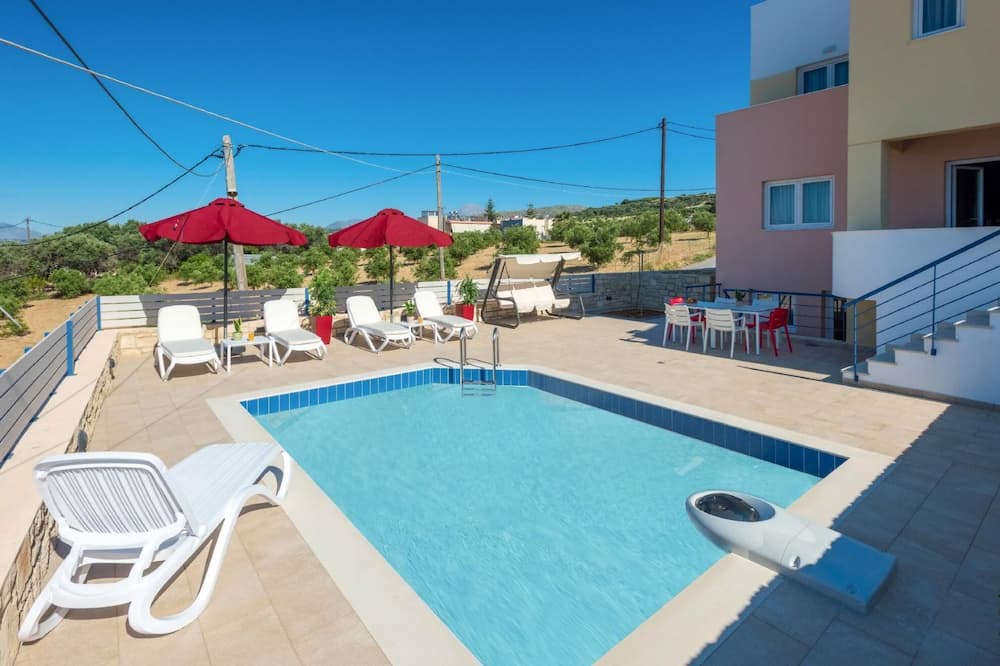 Photo of Outdoor in Adele