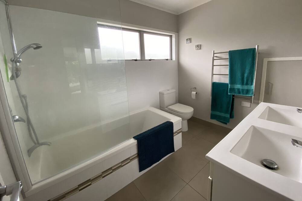 Photo of Bathroom in Lynmore