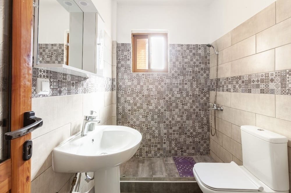 Photo of Bathroom in East Mani