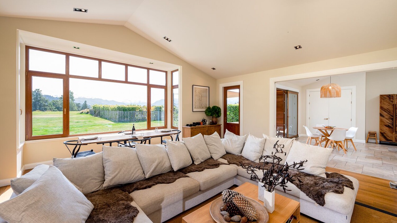 Photo of Livingroom in Albert Town