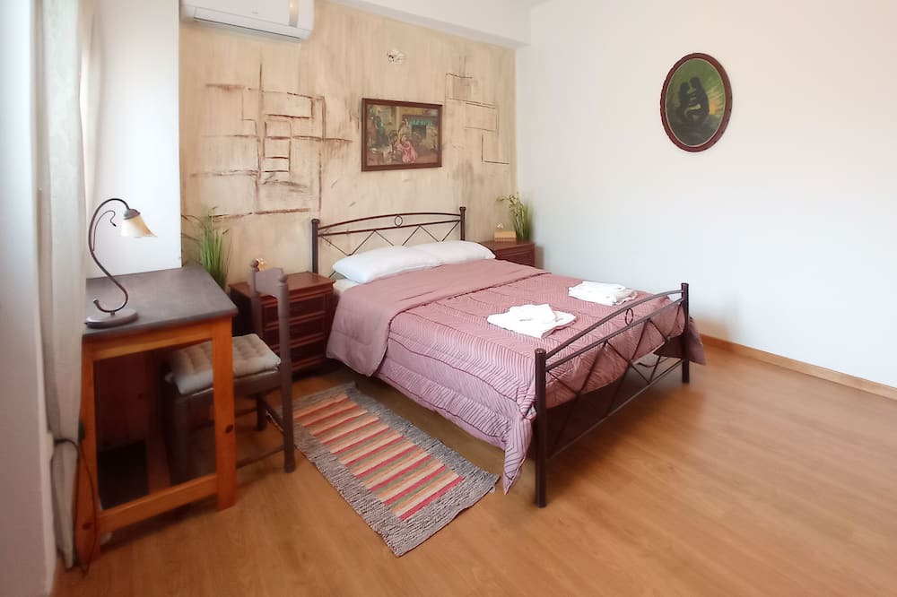 Photo of Bedroom in Apomarma